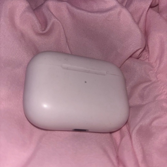 Apple AirPod pros - Picture 1 of 3